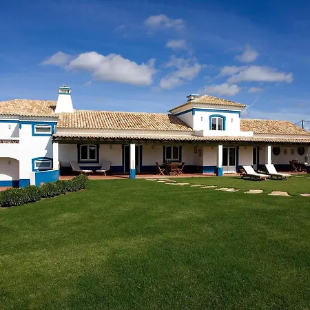 Casa De Baixo By Vintage Travel Villa